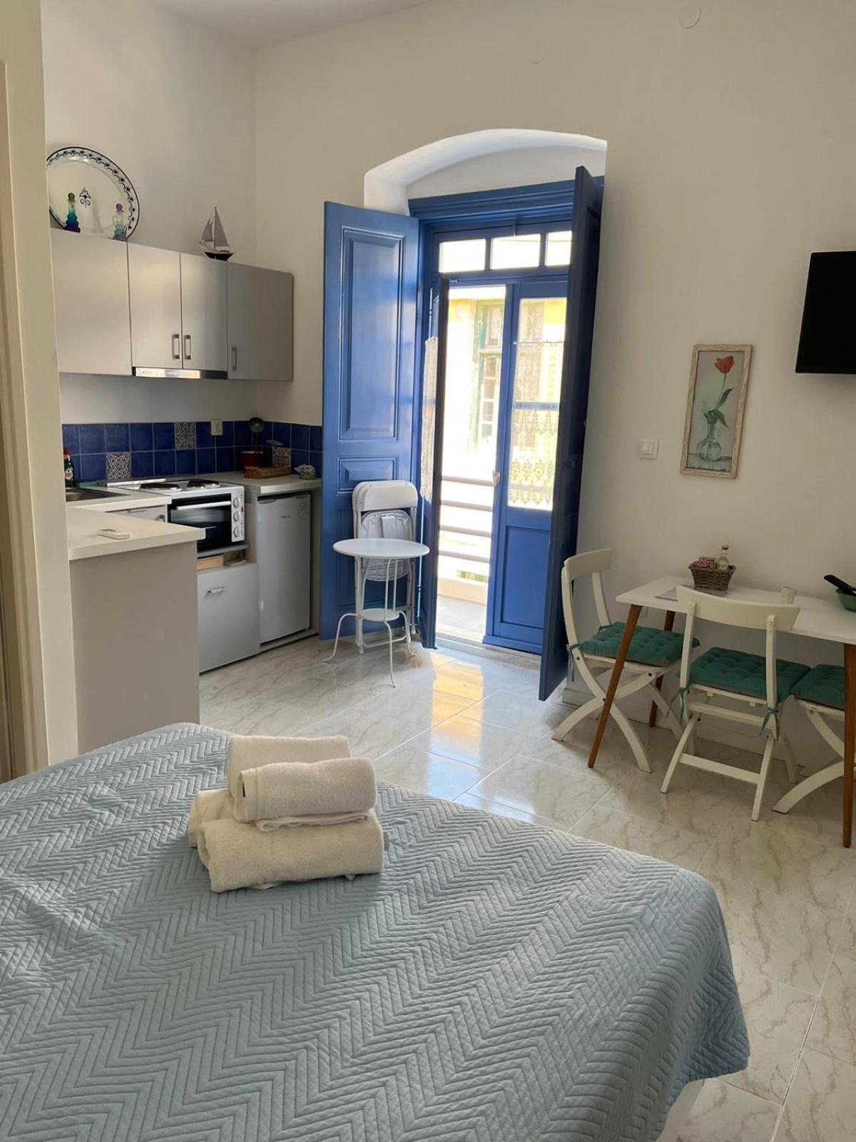 Almira Studios And Apartments Agia Marina  Exterior photo